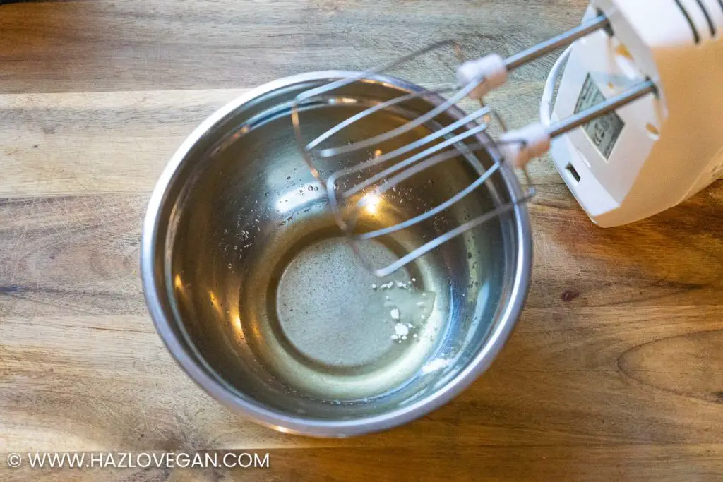 Aquafaba con goma xantana y cremor tártaro para merengue vegano - Hazlo Vegan