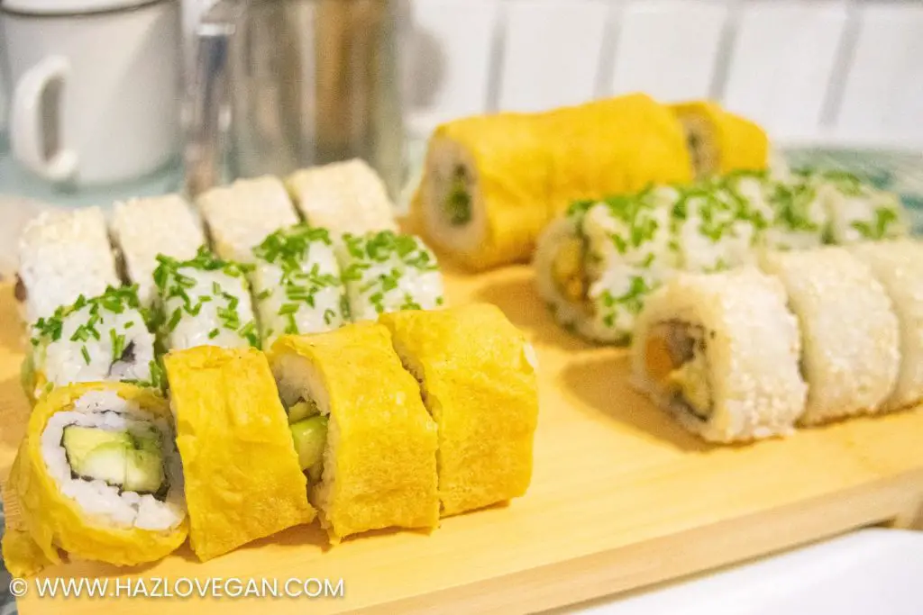 Sushi vegano envuelto en tortilla de garbanzos - Hazlo Vegan