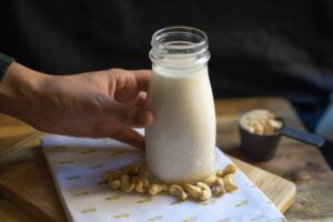  Homemade Cashew Milk - Hazlo Vegan