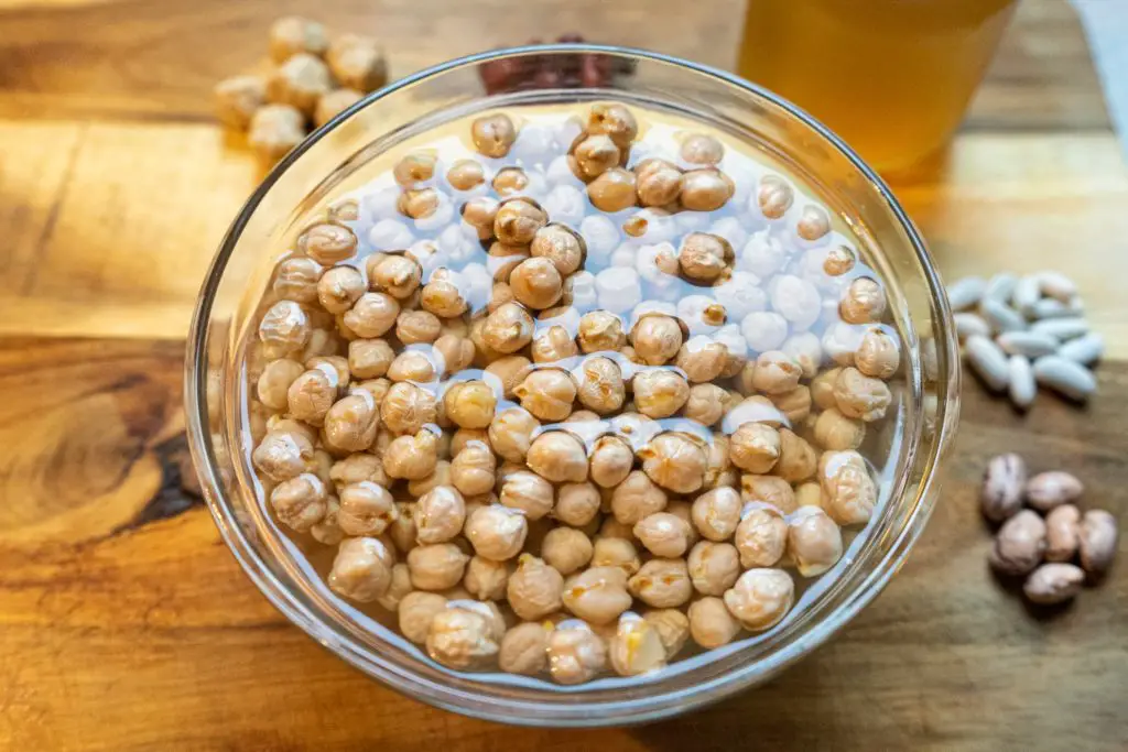 Chickpeas for the vegan aquafaba mayo