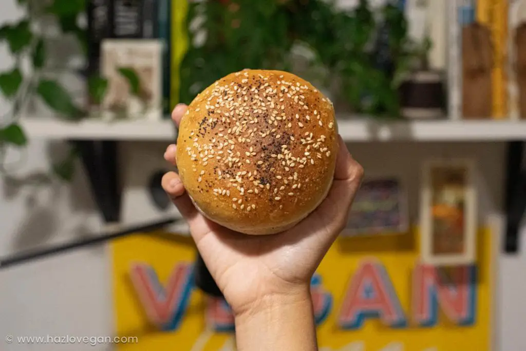 Pan de hamburguesa vegano con semillas de sésamo y amapola - Hazlo Vegan
