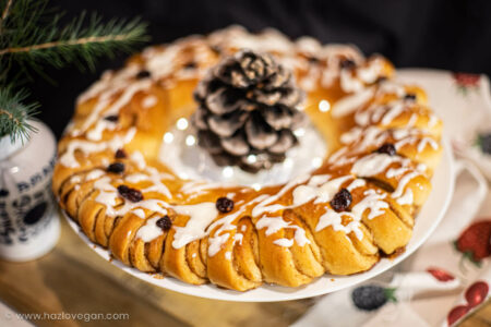  Rosca de rollos de canela veganos con glaseado sabor queso crema - Hazlo Vegan