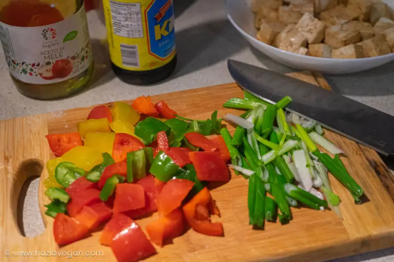 Mix de pimentones y cebollín para el tofu con piña agridulce - Hazlo Vegan