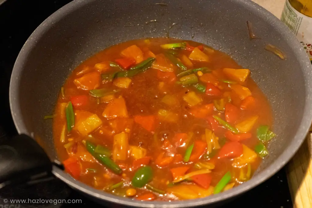 Tofu agridulce con piña y salsa de tamarindo - Hazlo Vegan