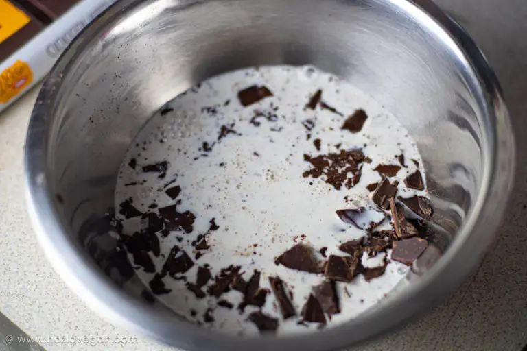 Ganache o trufa batida para decorar la torta de chocolate vegana - Hazlo Vegan