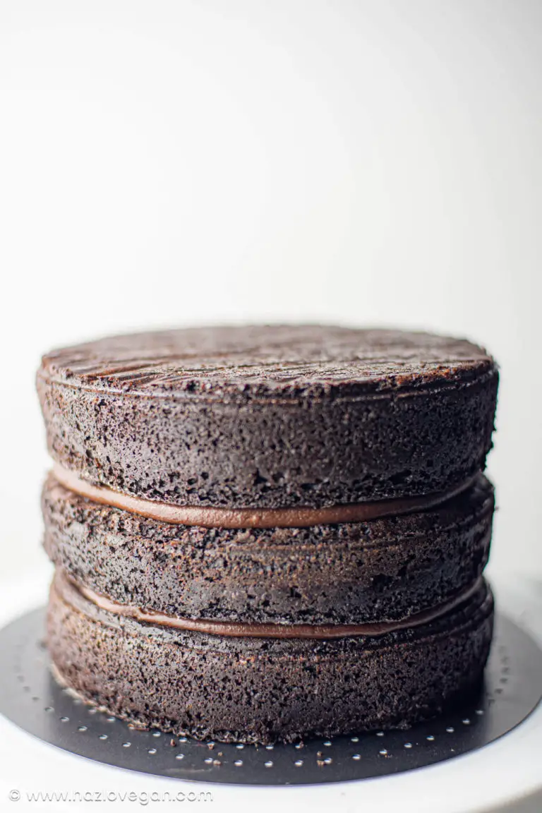 Torta de chocolate vegana en tres pisos - Hazlo Vegan