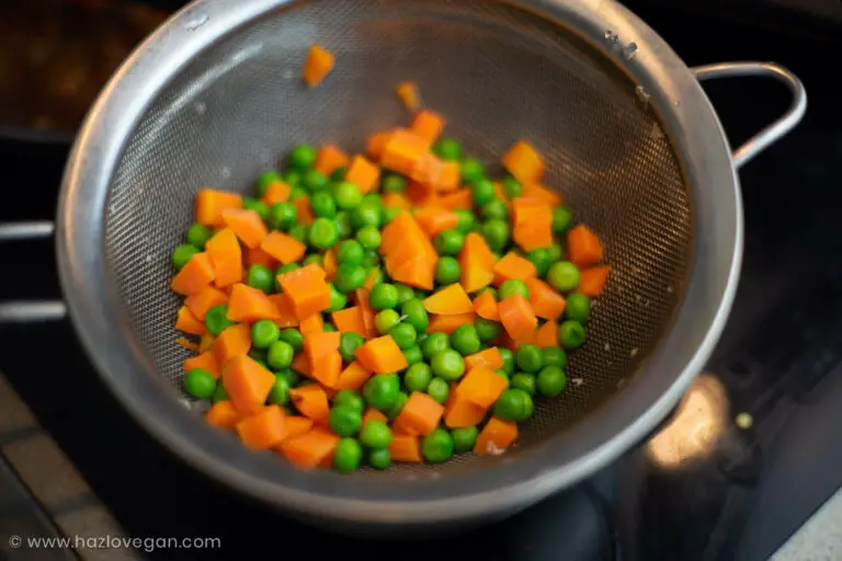 Verduras cocidas para arroz con pollo vegano - Hazlo Vegan