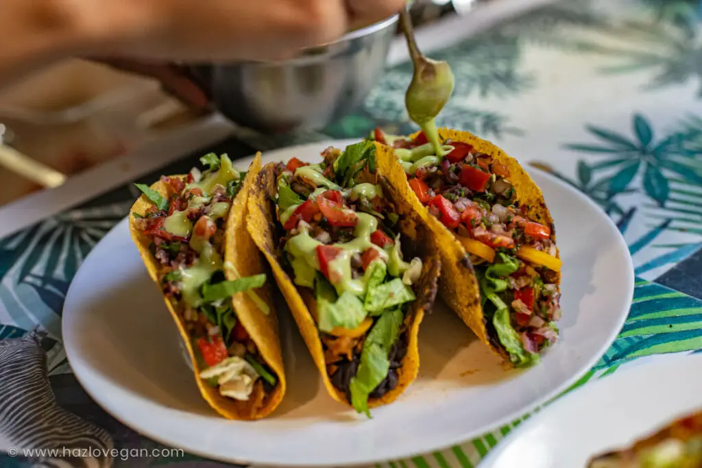 Tacos veganos con relleno de burritos veganos - Hazlo Vegan